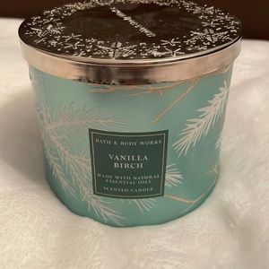 New bath & body works Vanilla Birch candle